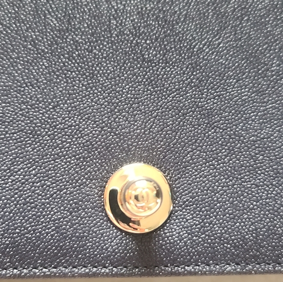 Chanel Old Medium Boy - Picture 8 of 14